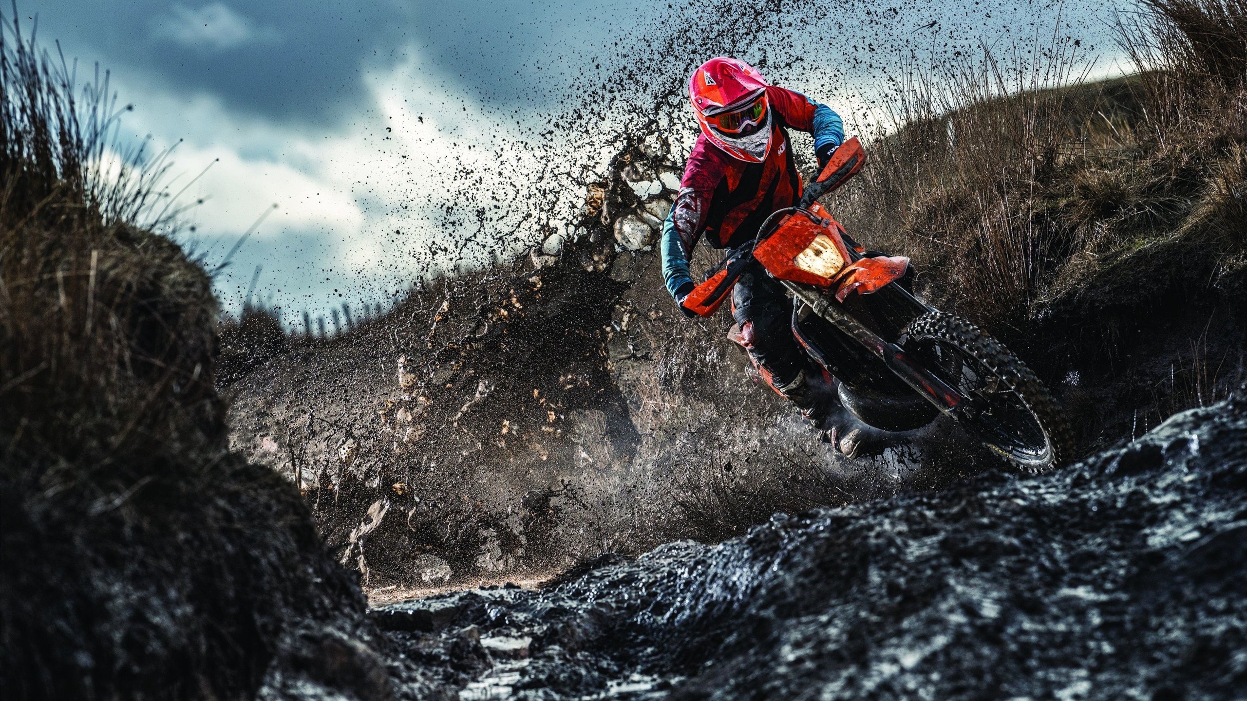 球员在国家队中被赋予防守核心角色并出色完成使命,国家队的球员